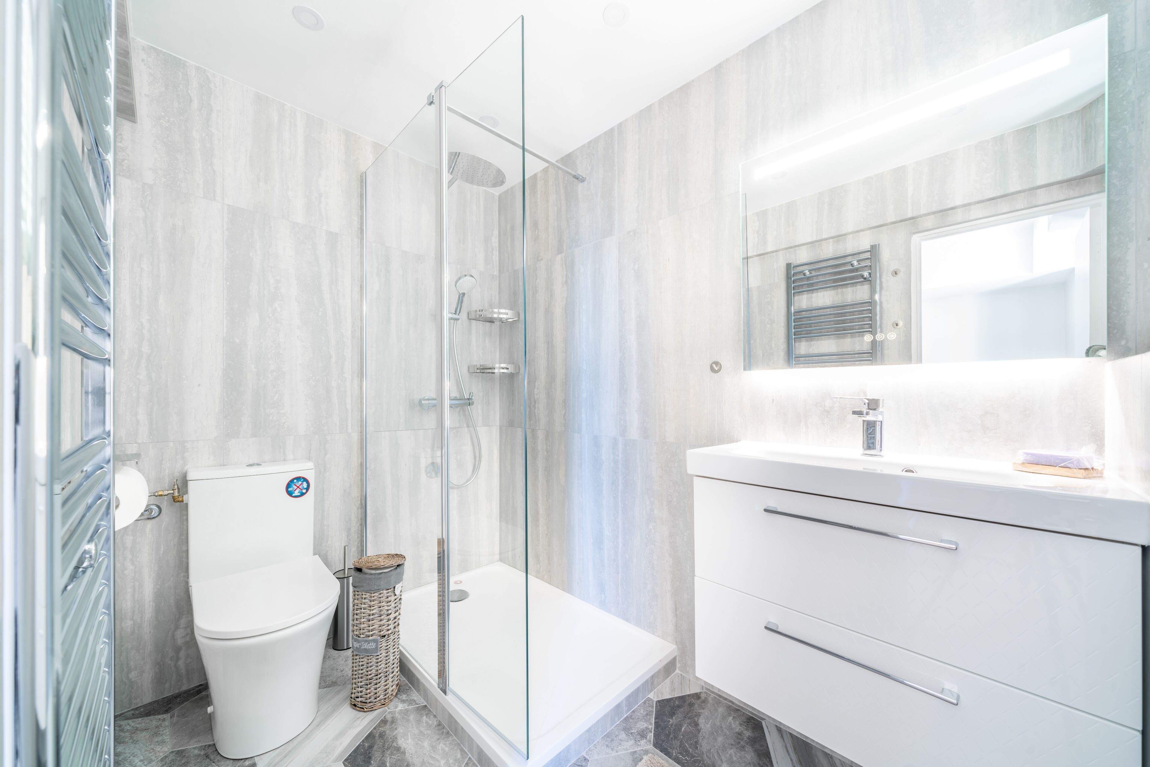 Shower, towels