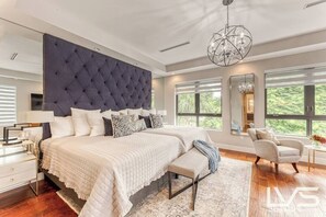 4 bedrooms, in-room safe, desk, iron/ironing board