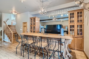 Casa, 5 habitaciones | Restaurantes
