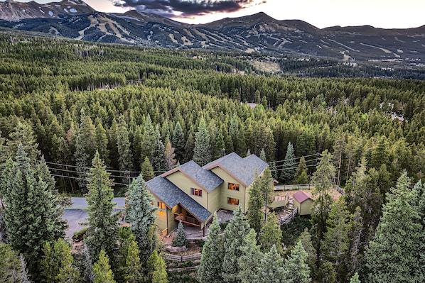 House, 5 Bedrooms | Exterior