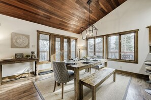 Casa, 3 habitaciones | Restaurantes