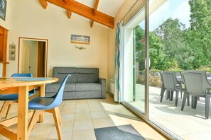 Luxury Κατάλυμα σε Αγροικία, Αίθριο, Θέα στον Κήπο | Περιοχή καθιστικού | Τραπεζάκι επιτραπέζιας αντισφαίρισης