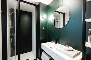 Family Cottage, Patio, Garden View | Bathroom - Domaine Les Rousselieres (Les Sables-d'Olonne)