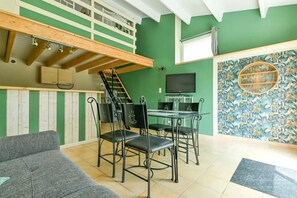 Deluxe Κατάλυμα σε Αγροικία, Αίθριο, Θέα στον Κήπο | Τραπεζαρία