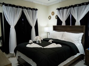 2 chambres, fer et planche à repasser, Wi-Fi, draps fournis