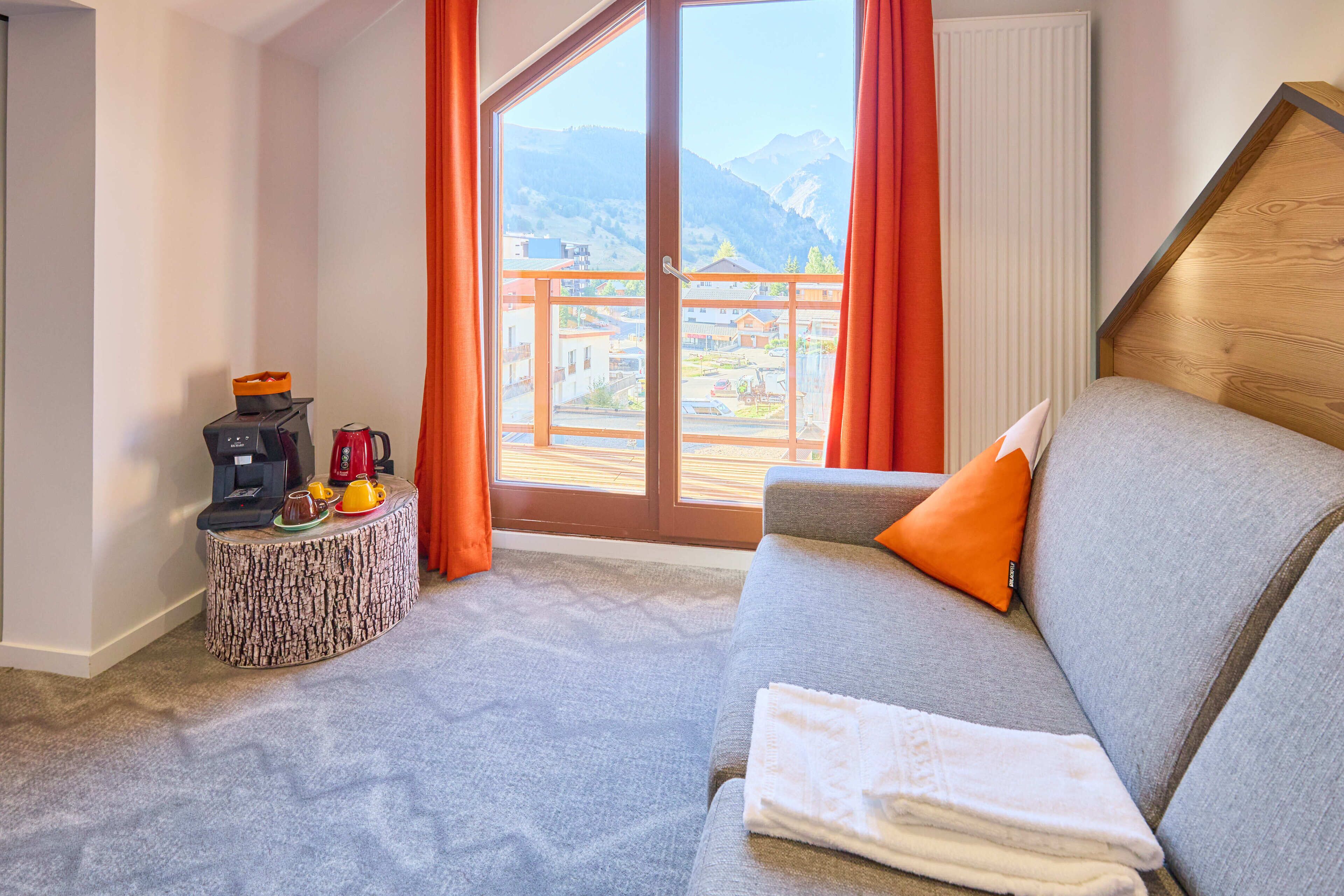 Deluxe-huone | Äänieristys, vauvan matkasänky, ilmainen Wi-Fi, vuodevaatteet