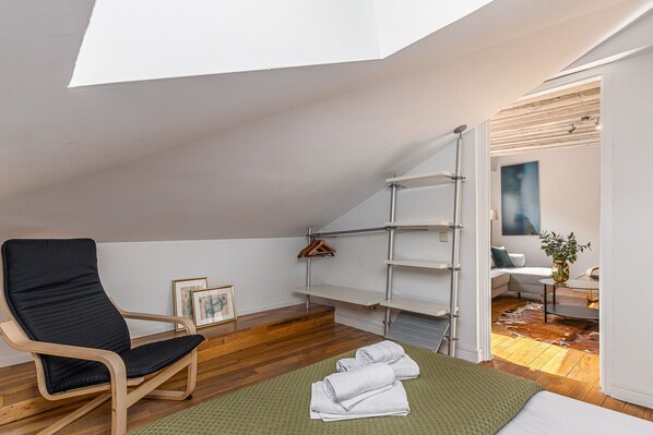 2 bedrooms, iron/ironing board, free WiFi