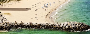 Beach nearby, sun-loungers, beach towels