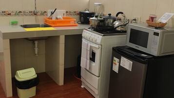 Microwave, oven, coffee/tea maker, blender
