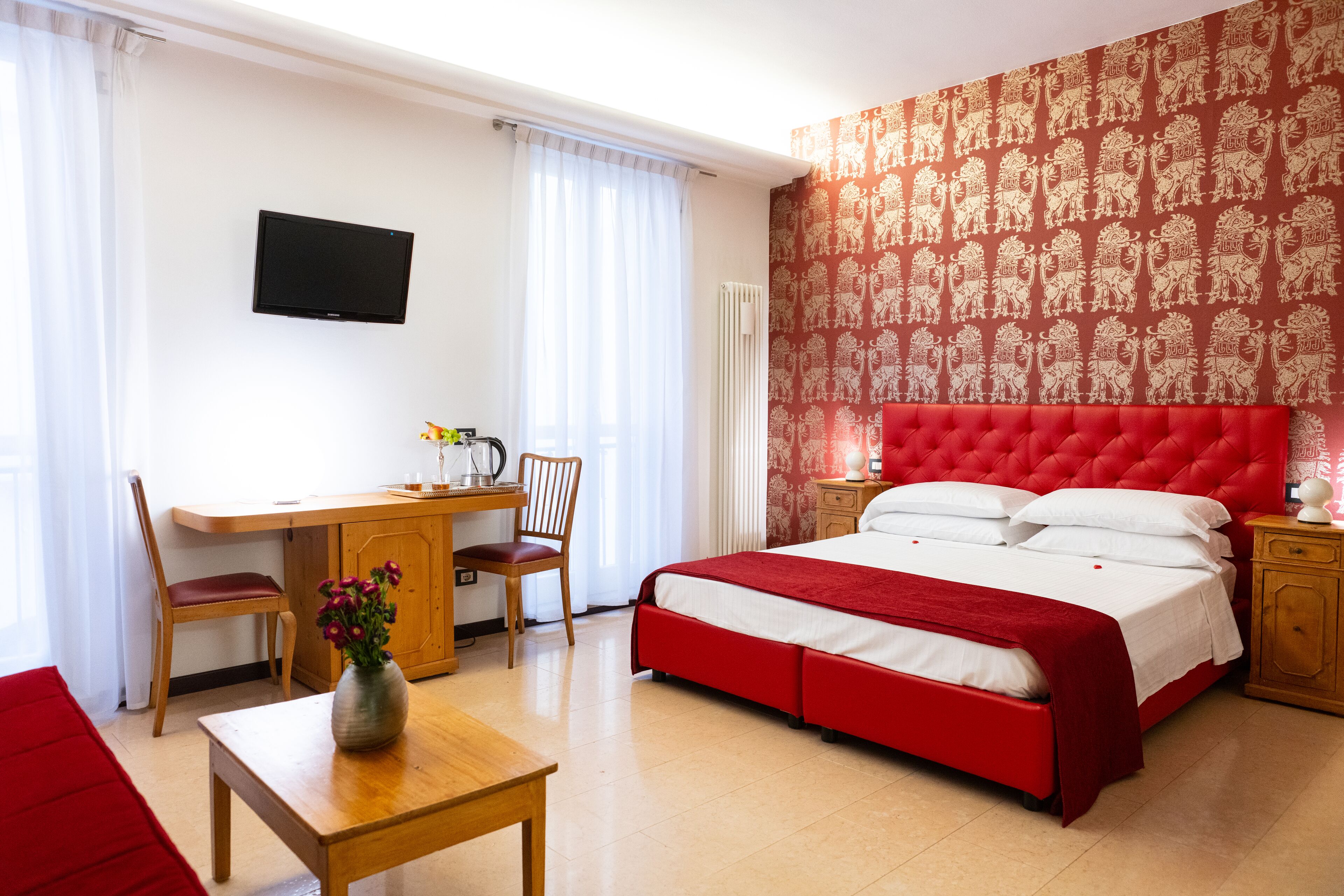 Habitación Deluxe con 1 cama matrimonial o 2 individuales, vista a la ciudad | Sábanas de algodón egipcio, ropa de cama de alta calidad y minibar 