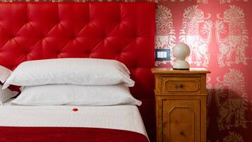 Camera Deluxe con letto matrimoniale o 2 letti singoli, vista città | Biancheria in cotone egiziano, biancheria da letto di alta qualità