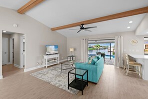 Smart TV - Look at this View with direct Gulf Access (Cape Coral)