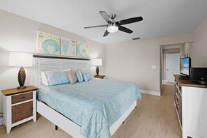4 bedrooms, desk, iron/ironing board, free WiFi - Look at this View with direct Gulf Access (Cape Coral)