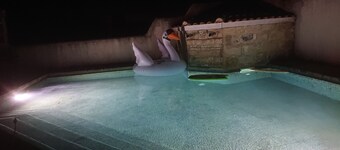 6/8-person house on private estate with swimming pool, playground and mini-farm