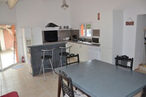 冰箱、��微波炉、烤箱、炉灶