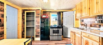 Dog Friendly Private Cabin w Hot Tub Leadville-A