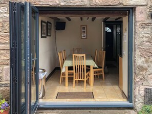 Outdoor dining - 3 bedroom accommodation in Seahouses (Seahouses)