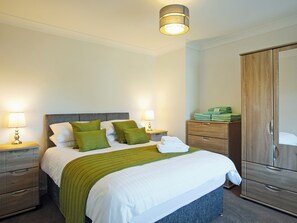 4 bedrooms, bed sheets