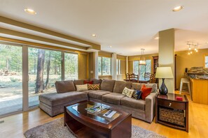 Smart TV, DVD player - Thre06-Magical Oasis with Movie Theater and Hot Tub (Sunriver)