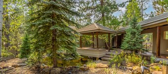 Thre06-Magical Oasis with Movie Theater and Hot Tub