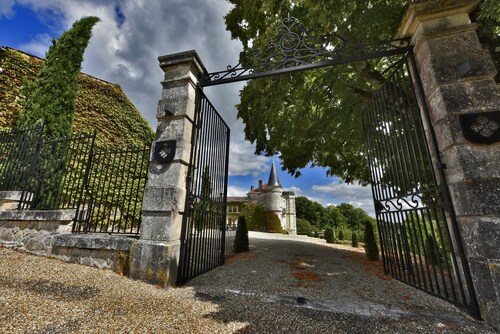 Château du Plessis - a magnificent château in the heart of the Cognac vineyards