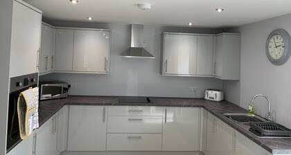 Immaculate cosy comfortable home, central location