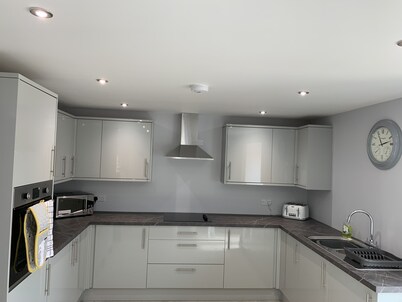 Immaculate cosy comfortable home, central location