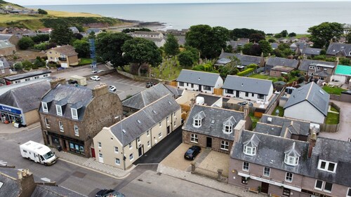 Immaculate cosy comfortable home, central location