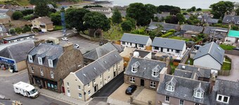 Immaculate cosy comfortable home, central location