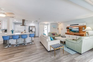Smart TV, foosball, books - On the River and oh that view! (Cape Coral)