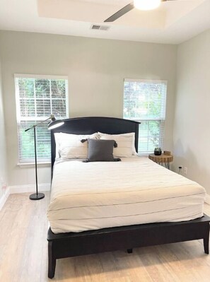 3 bedrooms, iron/ironing board, free WiFi, bed sheets