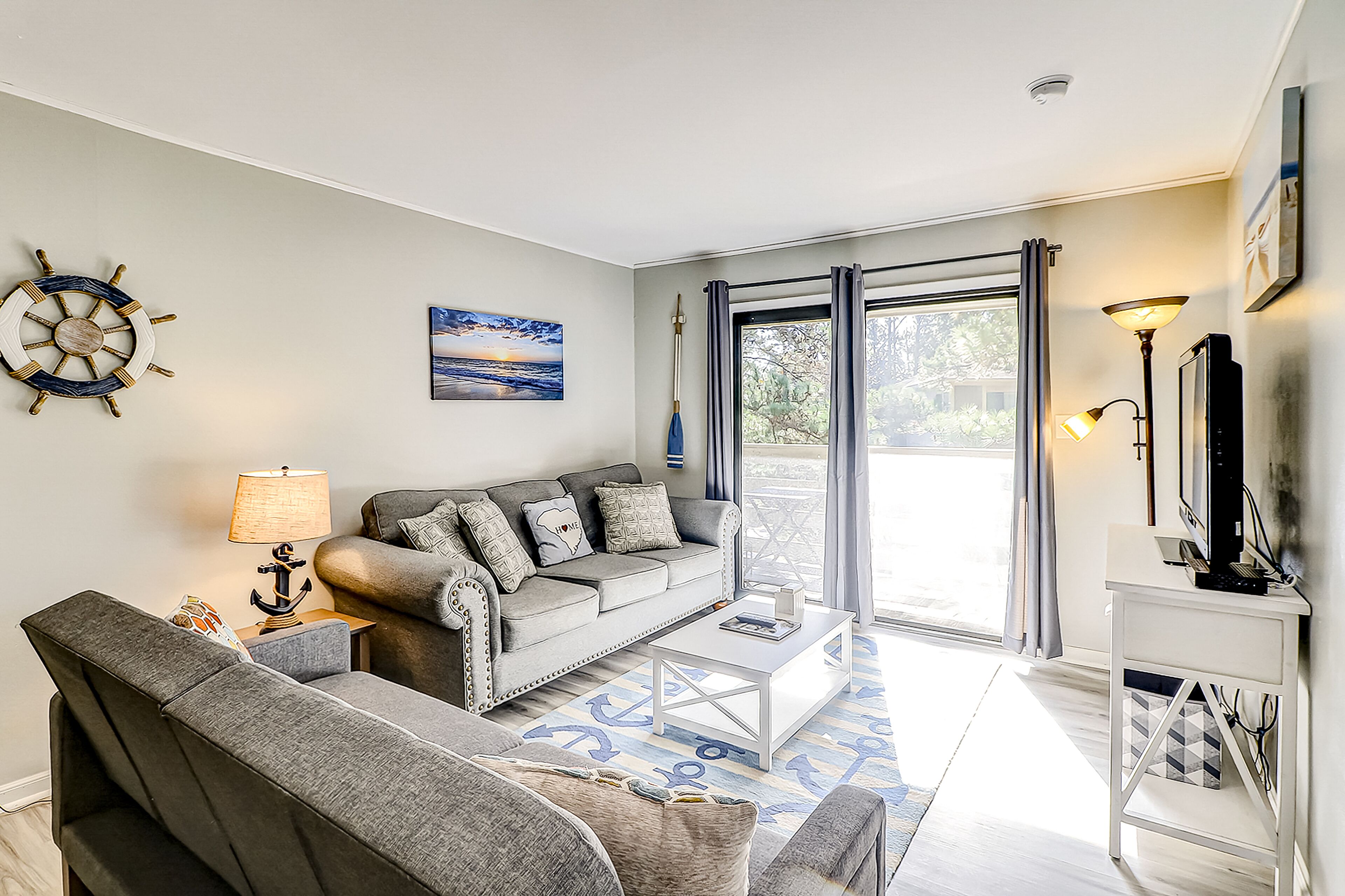 Cozy Third-Floor Condo w/ Fast WiFi & Balcony plus Shared Pool, Hot Tub, Tennis