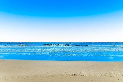 Cozy Third-Floor Condo w/ Fast WiFi & Balcony plus Shared Pool, Hot Tub, Tennis