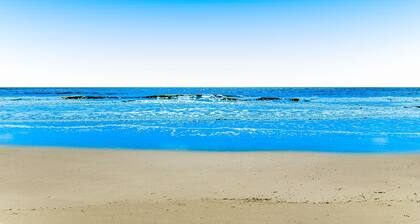 Cozy Third-Floor Condo w/ Fast WiFi & Balcony plus Shared Pool, Hot Tub, Tennis