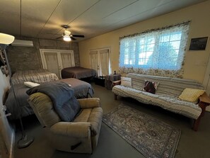 3 chambres, bureau, Wi-Fi gratuit, draps fournis