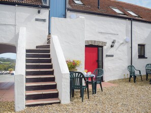 Outdoor dining - The Parlour - UK6717 (Lydstep, near Tenby)