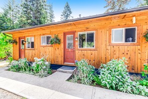 Exterior detail - Ground-floor, dog-friendly hiker's studio with fast WiFi & great location (Quilcene)