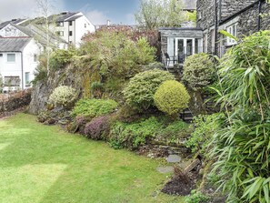 Property grounds - 2 bedroom accommodation in Windermere (Windermere)