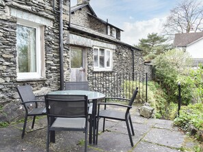 Outdoor dining - 2 bedroom accommodation in Windermere (Windermere)