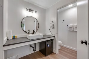 Towels - Perfectly located dog-friendly studio with mountain views & fast WiFi (Quilcene)