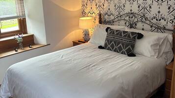 Cottage | 2 bedrooms, individually decorated, individually furnished, free WiFi