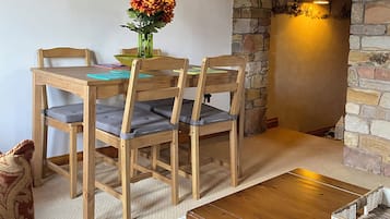 Cottage | Dining