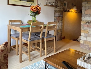 Cottage | Dining