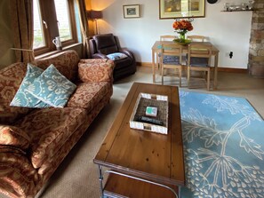 Cottage | Living area | Fireplace