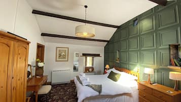 Cottage | 2 bedrooms, individually decorated, individually furnished, free WiFi