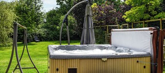 Toms Cabin - UK35173