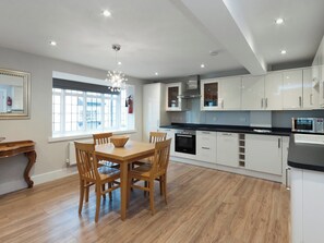 Dishwasher - 2 bedroom accommodation in Duke Street (Duke Street)