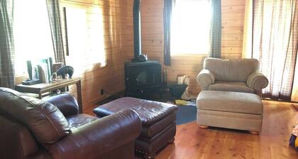 Beautiful Mountain Cabin near Tetons Yellowstone
