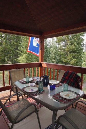 Beautiful Mountain Cabin near Tetons Yellowstone