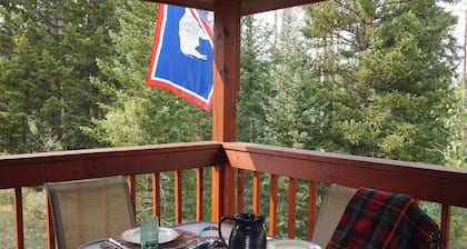 Beautiful Mountain Cabin near Tetons Yellowstone